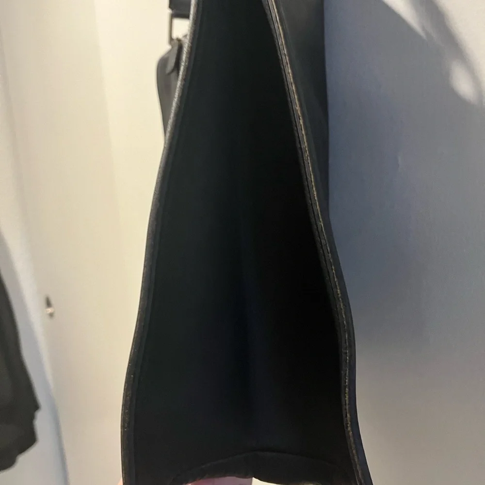 🔥Coach Black Cowhide Leather Shoulder Bag. Excellent Used Condition. - Picture 4 of 12